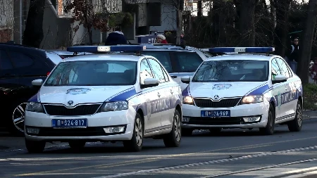 Šok scena u Nišu, prolaznici u čudu: Pogledajte šta je uradio ovaj muškarac, policija odmah reagovala! (VIDEO)