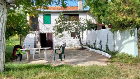 Prodaje se vikendica sa 14 ari placa za 17.000 evra! Cena nije fiksna, može da bude dobra investicija 