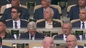 Dejan Savićević u društvu legendi: Neverovatne fudbalske face gledaju meč Brazila i Škotske