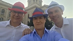 Sa šeširima u boji Srbije: Vučević, Brnabić i Mali pozvali građane na skup 27. juna u Beogradu (FOTO)