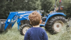 "Ne znamo šta ćemo od muke": Oglasio se deda bebe koja je pregažena traktorom u Begaljici