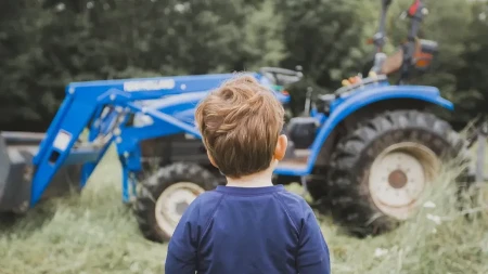"Ne znamo šta ćemo od muke": Oglasio se deda bebe koja je pregažena traktorom u Begaljici