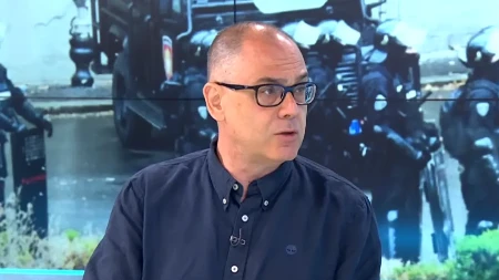 Samozvani analitičar Radić pobegao iz zemlje,  iako je pod istragom za teško krivično delo