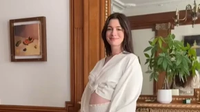 Glumica objavila da čeka treće dete u 43. godini: En Hatavej podelila radosne vesti