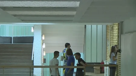 Alarmantni rezultati završnog ispita iz srpskog jezika! U školi petice, na prijemnom ne znaju ni da govore!