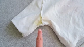 Provereni recept iskusnih domaćica: Rešite se žutih fleka ispod pazuha za samo 30 minuta uz ovaj trik!