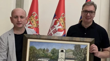 U ime Srba sa Cetinja: Vučić od Kneževića dobio sliku na kojoj je Cetinjski manastir