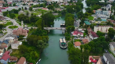 Devojka skočila s mosta u Vrbas: Spasao je hrabri Banjalučanin, pomogao i konobar