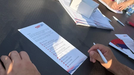 Pored glasanja na velikom skupu, građani pisali Vučiću: "Najveći lider i najbolji predsednik Srbije ikada"