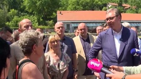 Baka tražila od Vučića novac za lečenje teško povređenog mladića: Vučić iz topa odgovorio: Rešeno je to! 