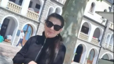 Pevačica u šestoj deceniji rodila ćerku: "Sunce moga neba"