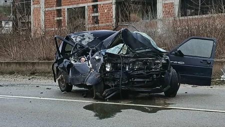 Pet mladića poginulo kod Batajnice: Audi jurio 220 na sat, pa se zakucao u betonski zid