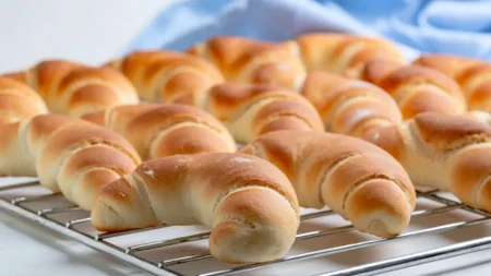 Recept naših baka za najbolje ledene kiflice: Zbog 1 cake su sve mekše i lepše što duže stoje