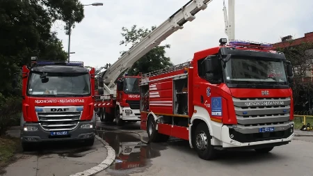 Veliki požar u fabrici kod Leskovca: Vatra zahvatila i okolne njive!