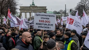 Kraj nemačkog sna, 100.000 ljudi leti na ulicu! Giganti gase 10.000 fabrika i beže iz zemlje, isplivali šokantni podaci: "Gotovi smo!"