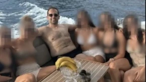 Naš pevač na jahti sa pet žena, a od trudne supruge ni traga ni glasa: "Oprosti mi!"