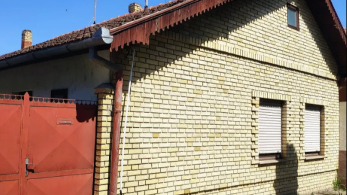 Tip-top sređena kuća od 128 kvadrata za samo 36.000 evra! Tri sobe, garaža i veliko dvorište