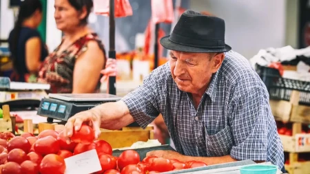 Iskusni kupci opisuju kako uvek odabrati najbolji i najsočniji paradajz u prodavnici