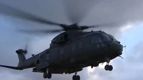 Srušio se helikopter Kraljevske mornarice, zatvoren veći broj puteva 