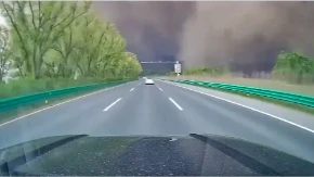 Peščana oluja je gutala sve pred sobom, nebo se zacrnelo u sekundi: Ljudi su se sklanjali u panici