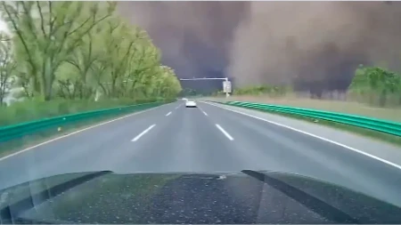 Peščana oluja je gutala sve pred sobom, nebo se zacrnelo u sekundi: Ljudi su se sklanjali u panici