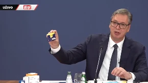 "Pojeftinio lekove da produži život krezubima, da bi glasali za njega još 20 godina" Dok Vučić pomaže, blokaderi žele smrt penzionerima!