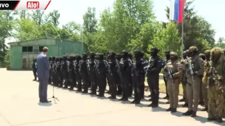"Ko smo mi? Srbija! Kosovo? Srbija!" Vučić na pokaznoj vežbi Žandarmerije u Lipovici (VIDEO)