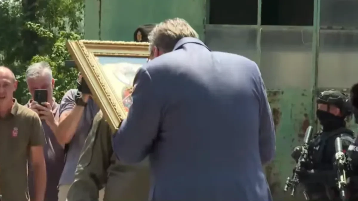 "Hvala vam na rodoljublju, hvala vam na ljubavi prema Srbiji" Veličanstven poklon za predsednika Vučića