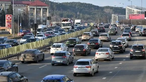 Mnogi vozači se pokaju zbog ove boje auta: Deluje moćno, ali se prlja brže nego što mislite