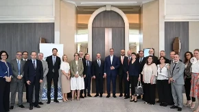 "Odličan razgovor o odnosima sa EU, politici proširenja i evropskom putu Srbije" Vučić se sastao sa ambasadorima država EU (FOTO)