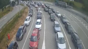 "Potpuni haos na ulazi u Srbiju": Ogromna kolona na Gostunu, automobili čekaju u tri trake (FOTO)