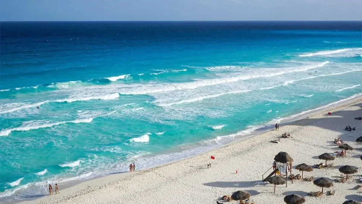 Malo ko zna za ovu plažu u Crnoj Gori: More je kao na Maldivima, ali ljudi ovde dolaze zbog jedne važnije stvari