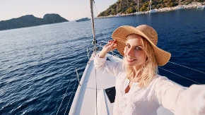 Novi hit na Jadranu, luksuz dostupan svima - vožnja jahtom za 50 evra, neograničena hrana i piće 