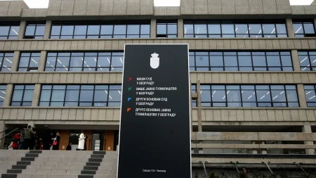 Saslušani policajci iz Beograda: Čoveku navodno omogućili dozvolu za više komada oružja