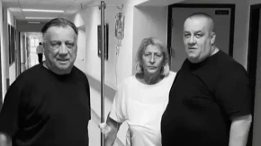 Dino Bešlić se slomio na groblju: Nepoznati čovek mu prišao posle sahrane i predao ovo, pa se desilo nešto što niko nije očekivao!