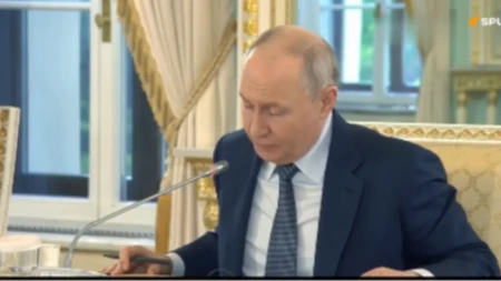 Putin se hitno obratio iz Sankt Peterburga: Izneo tvrdnje o ratu koje će izazvati buru