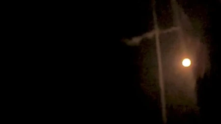 Snimljen krst na nebu iznad Demir Kapije: Vozači zaustavljali kola nasred auto-puta, izlazili i u neverici posmatrali prizor