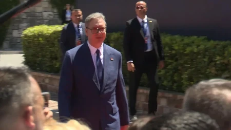 "Pobrkali ste me sa nekim ko je mnogo visok..." Vučić uz osmeh odgovorio na pitanje da li je deo duvanske mafije