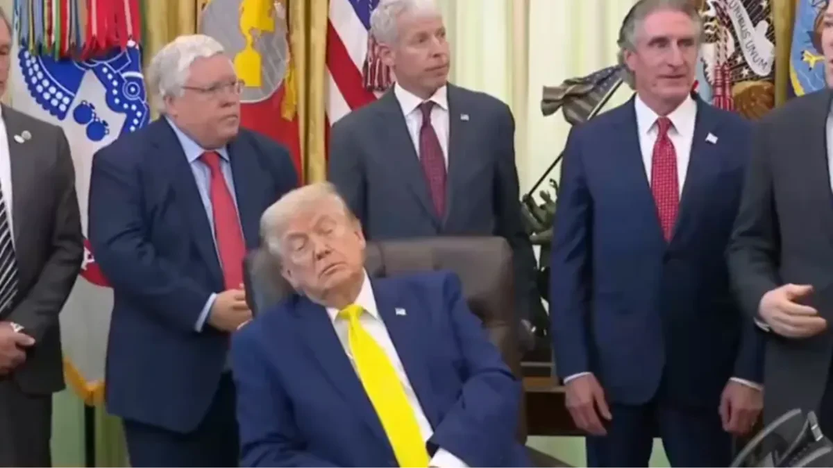 Trampa opet zaspao na sastanku? Kruži viralan snimak, Bela kuća bljuje vatru od besa! (VIDEO) 