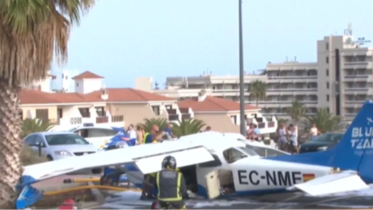 Avion pao na sred puta na Tenerifima: Ljudi u šoku: "Trčali smo da bismo ga izbegli" (VIDEO)