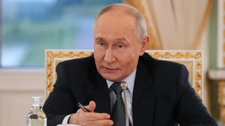 "Da li se vaša zemlja sprema za rat?" Posle ovog pitanja novinar se "zaledio", Putin se smeška!
