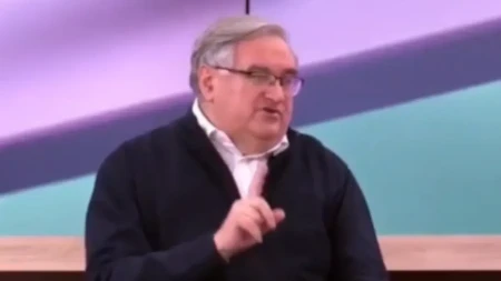Vukadinović pa u depresiju! Citirao Makrona pa poručio: Još se pržite