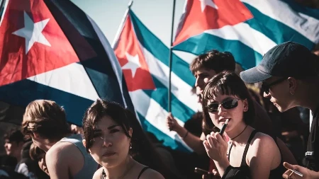 Tramp steže obruč - sa Kube poručuju, "Domovina ili smrt"
