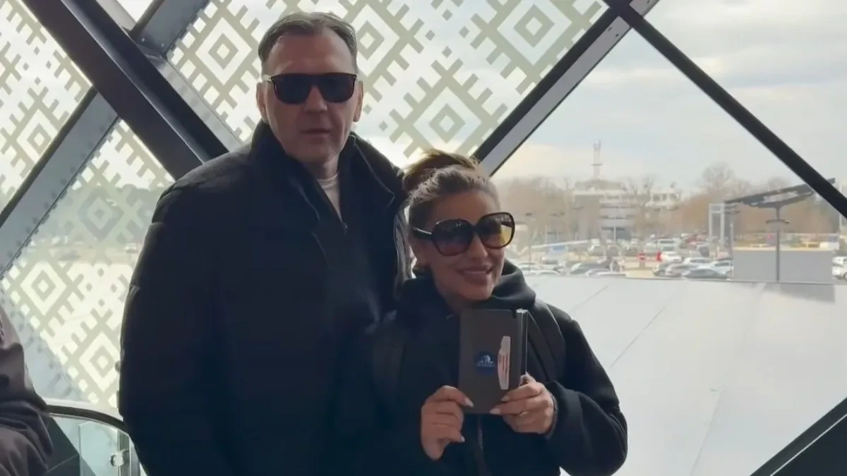 Kasper ponovo ispred "Laze": Došao kod Mine Kostić, a detalj koji je nosio sa sobom pokrenuo lavinu komentara!