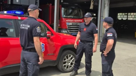 Vatrogasci iz Šapca naišli na udes, pa spasli trudnicu: Službenim vozilom je prevezli u bolnicu