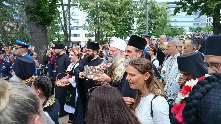 SPC saopštio tačan broj: Evo koliko se ljudi poklonilo Pojasu Presvete Bogorodice (VIDEO)