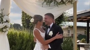 Saša Kovačević se oženio: Trudna Zorana blista u venčanici, pevač ne pušta ruku sa njenog stomaka (FOTO)