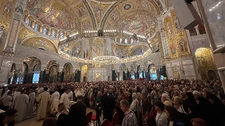 Hiljade vernika u Hramu Svetog Save: Počela Sveta liturgija koju predvodi patrijarh Porfirije