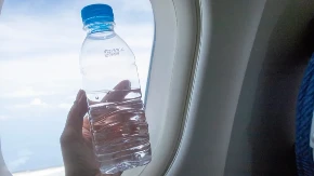 Zašto ne smete uneti vodu u avion: Putnici besne zbog tog pr