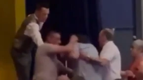 "Bravo, kreteni" Pršti Tviter, blokaderi osuli paljbu po paj